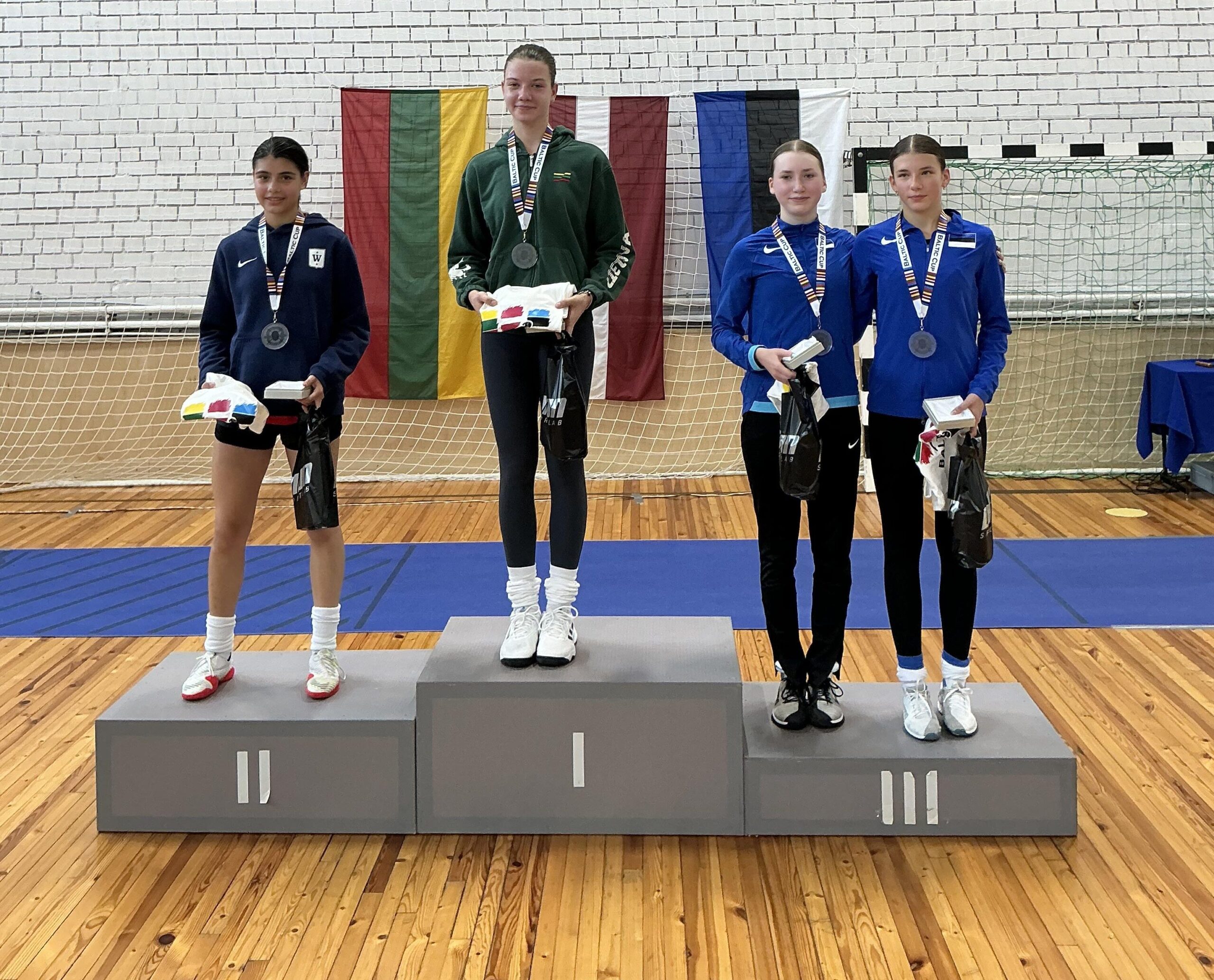 U17 neidude poodium